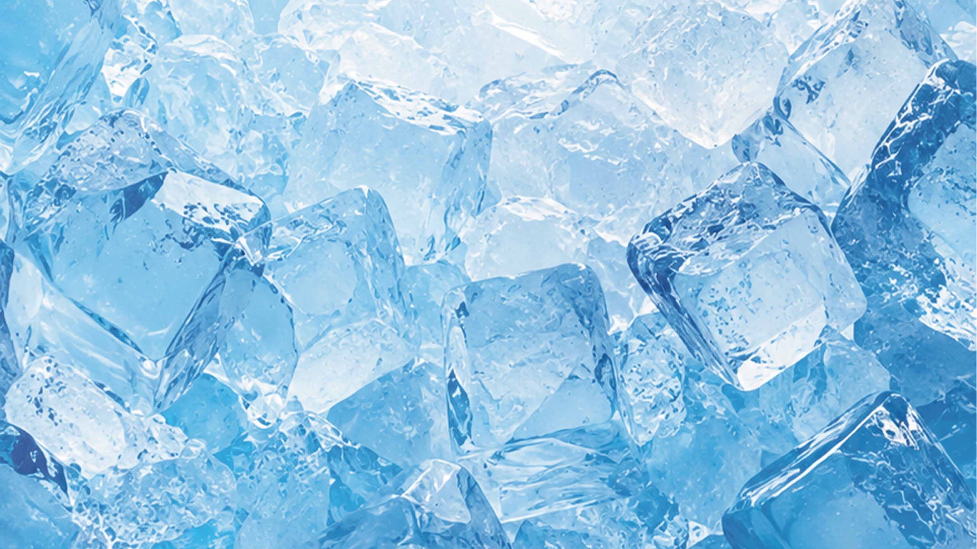 Cubos de hielo cristalino de 38 por 38 milímetros purificados por ósmosis inversa